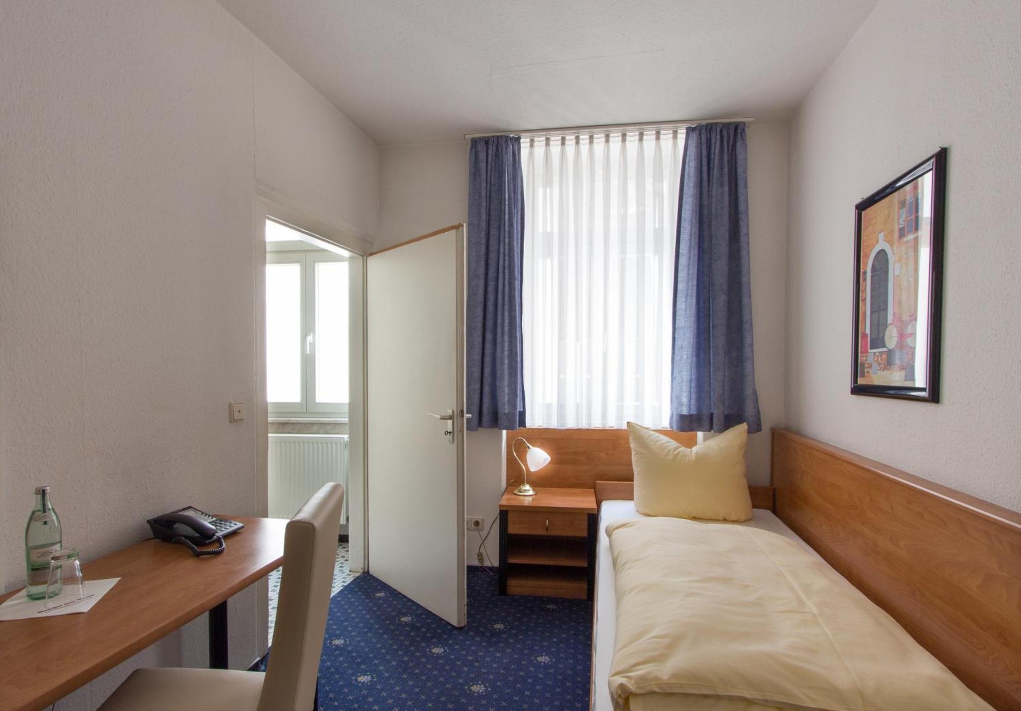 Gasthof Baeren Ochsenfurt Habitación foto